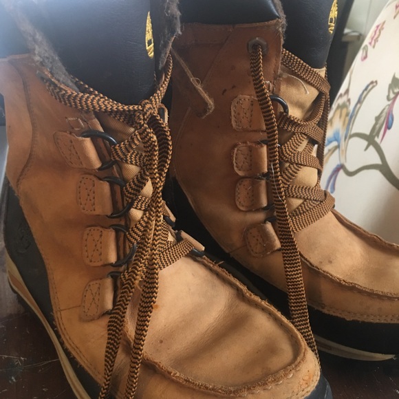 Timberland boots boys us 5, waterproof, side zipper, warm and comfortable- good - Picture 2 of 4